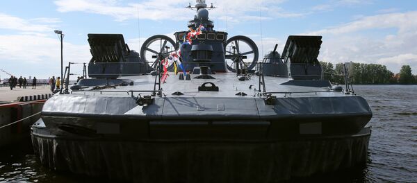 Yevgeniy Koçeşkov hava yastıklı çıkarma gemisi, Sankt-Petersburg Uluslararası Denizcilik Savunma Fuarı’nda - Sputnik Türkiye
