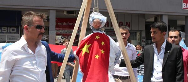 Balıkesir'de Mao'nun maketini astılar - Sputnik Türkiye