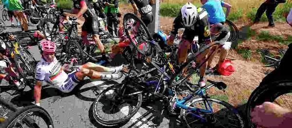 Fransa Bisiklet Turu'nda zincirleme kaza - Sputnik Türkiye