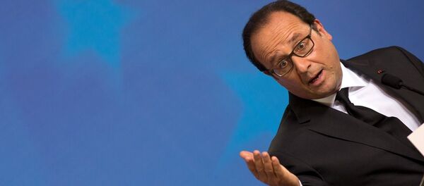 Zirvenin ardından konuşan Fransa Cumhurbaşkanı François Hollande, 'Şu an tartıştığımız olay Yunanistan'ın Euro Bölgesi ve AB'deki yeri' diyerek, ilk kez Yunanistan'ın AB'deki geleceğinin de sorgulandığına net şekilde işaret etti. Öte yandan Hollande hâlâ anlaşma ihtimali olduğunu, ama zaman kaybedilmemesi gerektiğini vurguladı. Zirvenin ardından konuşan Fransa Cumhurbaşkanı François Hollande, 'Şu an tartıştığımız olay Yunanistan'ın Euro Bölgesi ve AB'deki yeri' diyerek, ilk kez Yunanistan'ın AB'deki geleceğinin de sorgulandığına net şekilde işaret etti. Öte yandan Hollande hâlâ anlaşma ihtimali olduğunu, ama zaman kaybedilmemesi gerektiğini vurguladı. - Sputnik Türkiye