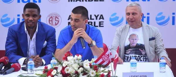 Samuel Eto'o'nun imza töreni Samuel Eto'o'nun imza töreni - Sputnik Türkiye