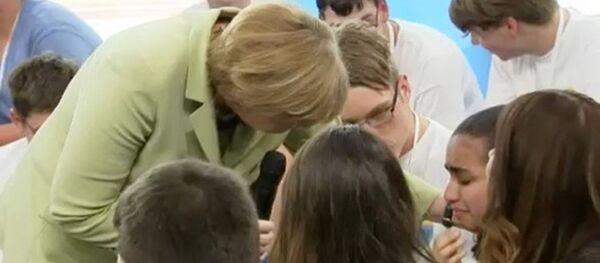 Merkel, Filistinli Reem - Sputnik Türkiye