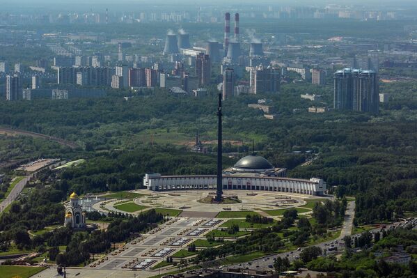 Moskova Uluslararası İş Merkezin'den Zafaer parkı manzarası - Sputnik Türkiye