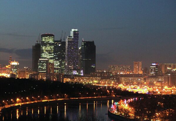 Moskova Uluslararası İş Merkezi akşam manzarası - Sputnik Türkiye
