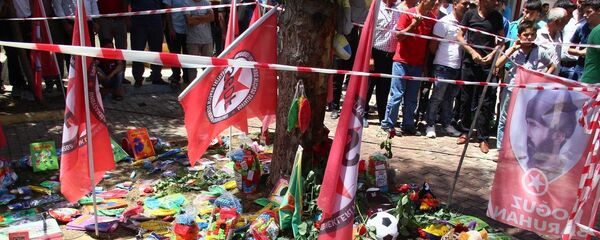 Suruç'ta patlamanın meydana geldiği alana Sosyalist Gençlik Dernekleri Federasyonu'nun (SGDF) Kobani'ye götürmek istediği oyuncaklar bırakıldı. - Sputnik Türkiye