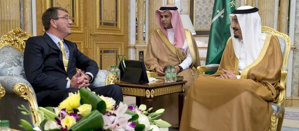 ABD Savunma Bakanı Ashton Carter- Suudi Arabistan Kralı Selman bin Abdülaziz ABD Savunma Bakanı Ashton Carter- Suudi Arabistan Kralı Selman bin Abdülaziz - Sputnik Türkiye
