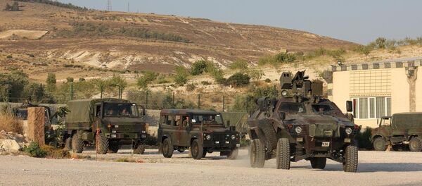 Suriye sınırına askeri sevkiyat sürüyor - Sputnik Türkiye