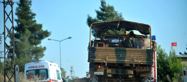 Kilis'te IŞİD'in bir askeri şehit etmesinin ardından askeri araç ve ambulans, Kilis Dağ Hudut Karakolu'na doğru hareket etti - Sputnik Türkiye