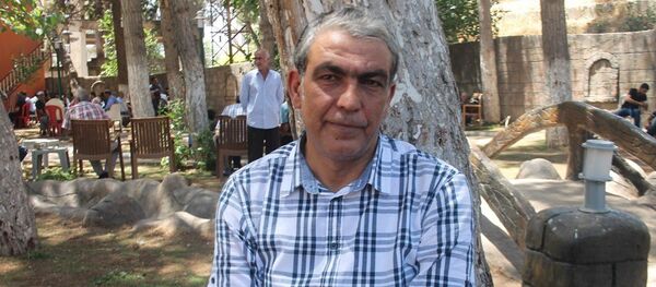 HDP Şanlıurfa Milletvekilli İbrahim Ayhan, IŞİD'in Suruç saldırısını tek başına yapamayacağını söyledi. HDP Şanlıurfa Milletvekilli İbrahim Ayhan, IŞİD'in Suruç saldırısını tek başına yapamayacağını söyledi. - Sputnik Türkiye