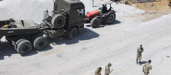 Sınır hattına askeri takviye devam ederken, önemli yerlere tanklar ve obüsler yerleştirildi. - Sputnik Türkiye