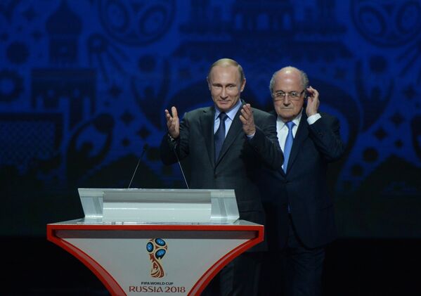 Vladimir Putin, 2018 FIFA Dünya Kupası Elemeleri kura çekiminde - Sputnik Türkiye