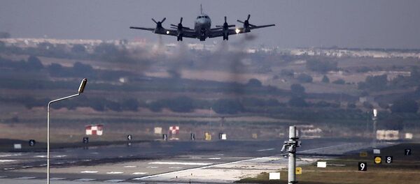 İncirlik bölgesindeki 10. Tanker Üs Komutanlığına savaş ve kargo uçakları indi. Üstten kargo uçakları da havalandı. - Sputnik Türkiye