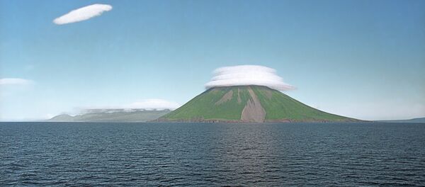 Kuril adaları deniz'den manzarası - Sputnik Türkiye