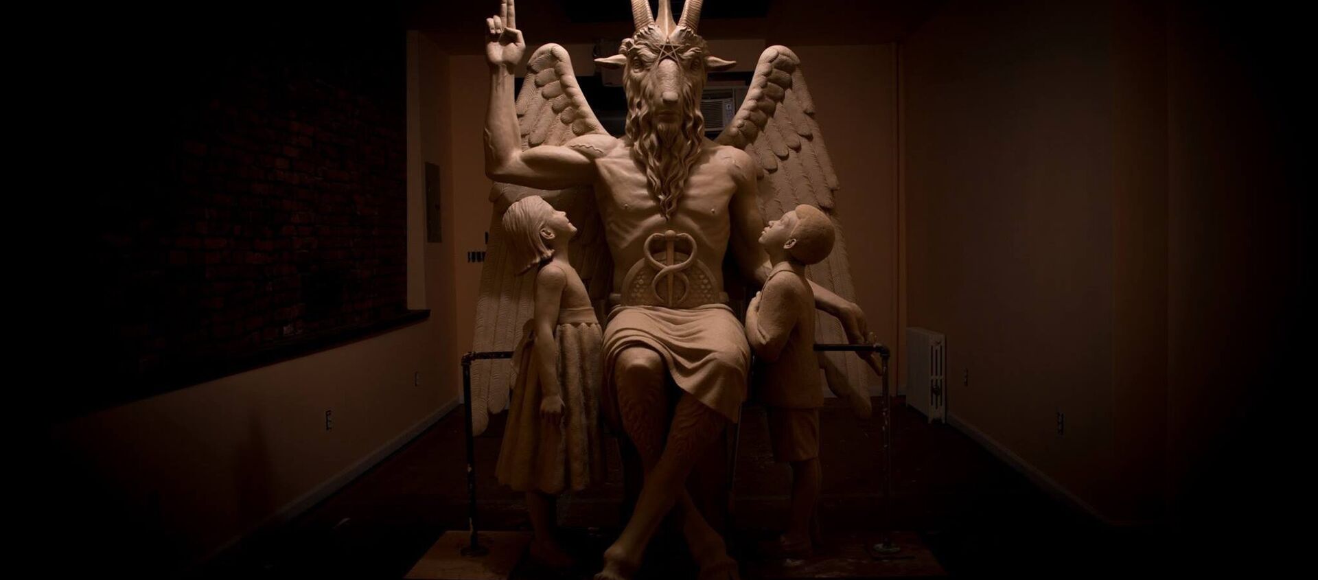 Michigan'daki Satanist Tapınağı'nda bulunan Bafomet heykeli - Sputnik Türkiye, 1920, 27.07.2015