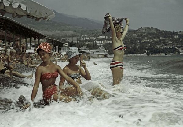 Sovyetlerin bikinili kızları Sovyetlerin bikinili kızları - Sputnik Türkiye