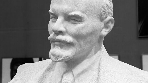 Nikolay Tomski'nin Vladimir Lenin heykeli - Sputnik Türkiye