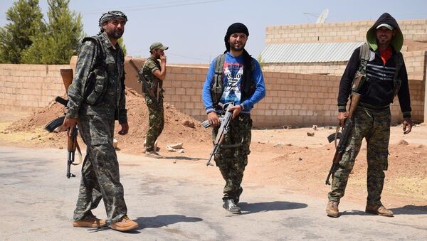 YPG, Suriye’nin kuzeyindeki Demokratik Özerk Yönetim’in askeri gücü ve bünyesinde Kürt, Arap, Süryani, Çeçen ve bölgedeki diğer azınlıklardan savaşçılar bulunuyor. - Sputnik Türkiye
