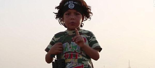 IŞİD'in esir aldığı 4 yaşındaki çocuk - Sputnik Türkiye