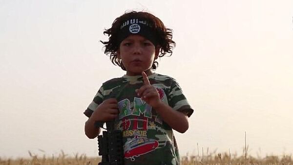 IŞİD'in esir aldığı 4 yaşındaki çocuk - Sputnik Türkiye