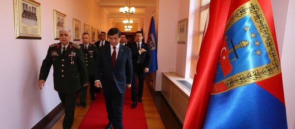Başbakan Ahmet Davutoğlu ve Genelkurmay Başkanı Necdet Özel - Sputnik Türkiye