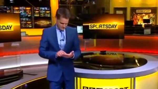BBC spikeri canlı yayında hayali tablet kullandı - Sputnik Türkiye