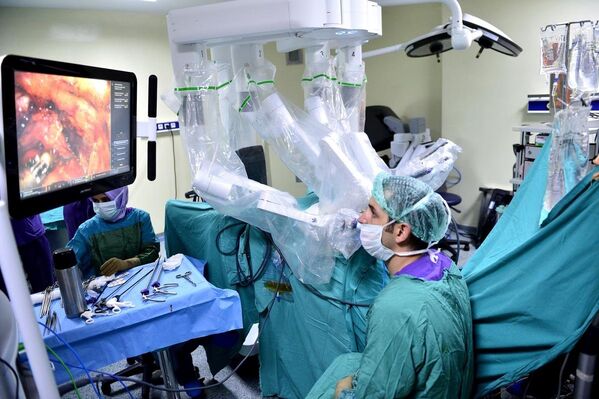 Hastalar robotik cerrahiyle şifa buluyor - Sputnik Türkiye