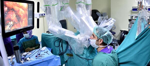 Hastalar robotik cerrahiyle şifa buluyor - Sputnik Türkiye