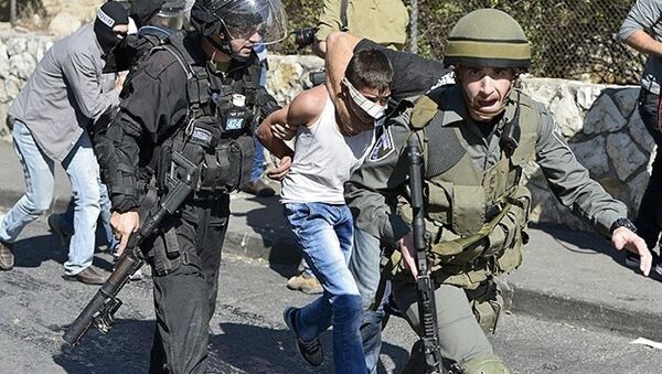 İsrail askerleri 12 yaşındaki Filistinli çocuğu gözaltına aldı - Sputnik Türkiye