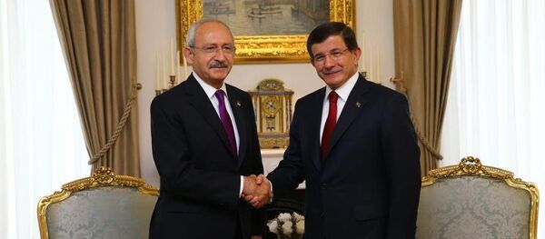 Başbakan Ahmet Davutoğlu ile CHP Genel Başkanı Kemal Kılıçdaroğlu - Sputnik Türkiye
