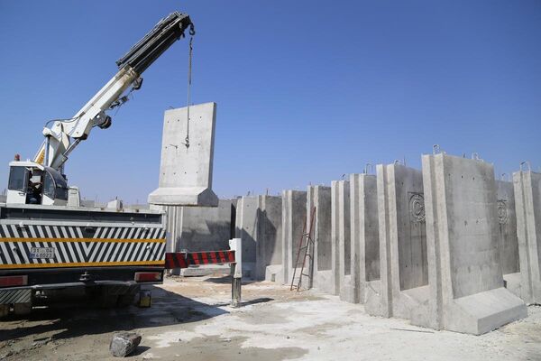 Türkiye-Suriye sınırına 3 metrelik beton duvar - Sputnik Türkiye