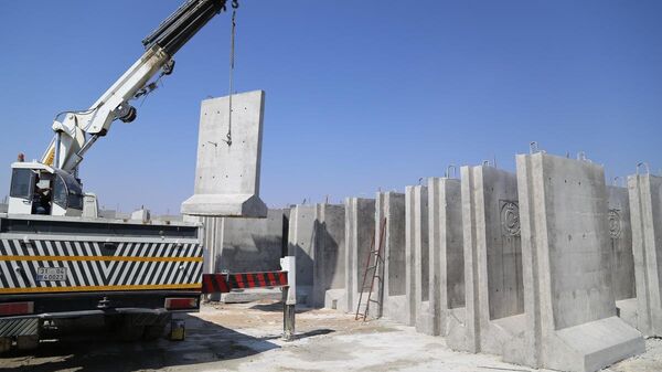 Türkiye-Suriye sınırına 3 metrelik beton duvar - Sputnik Türkiye