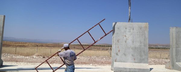 Türkiye-Suriye sınırına 3 metrelik beton duvar - Sputnik Türkiye