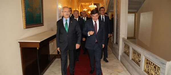 AK Parti Genel Başkanı ve Başbakan Ahmet Davutoğlu ile CHP Genel Başkanı Kemal Kılıçdaroğlu'nun hükümet kurma süreci kapsamındaki son görüşmeyi Ankara Palas Devlet Konukevi'nde yaptı. - Sputnik Türkiye
