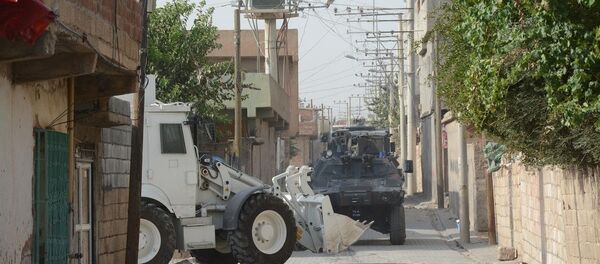 Hendekleri dolduran polislere silahlı saldırı - Sputnik Türkiye