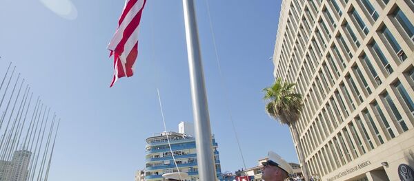 54 yıl sonra bir ilk: ABD bayrağı Küba’da dalgalandı - Sputnik Türkiye