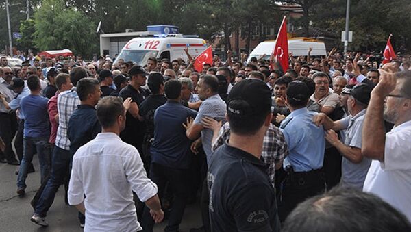 Şehit cenazesinde Akdoğan'a protesto - Sputnik Türkiye