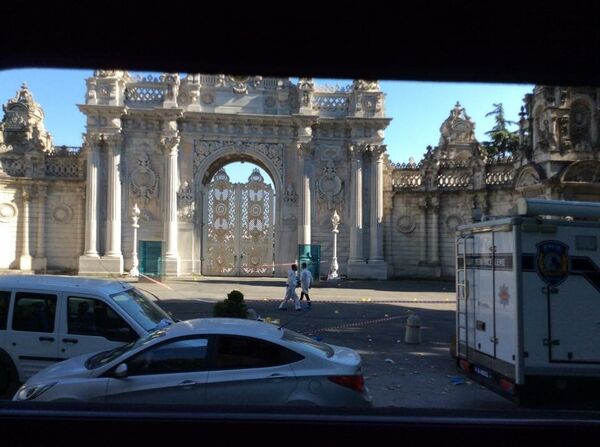 Saldırının ardından Dolmabahçe Sarayı - Sputnik Türkiye