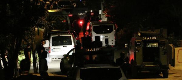Sarıyer'de birçok adrese sabahın erken saatlerinde operasyon düzenledi. Sarıyer'de birçok adrese sabahın erken saatlerinde operasyon düzenledi. - Sputnik Türkiye