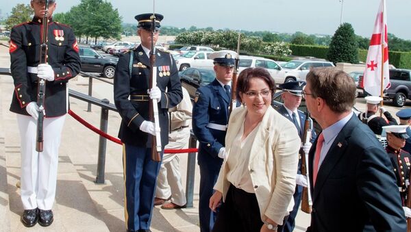 Gürcistan Savunma Bakanı Tinatin Hidaşeli - ABD Savunma Bakanı Ashton Carter - Sputnik Türkiye