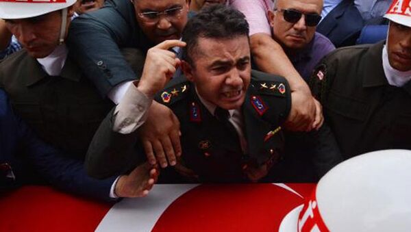 Şehit yüzbaşının yarbay ağabeyi isyan etti - Sputnik Türkiye