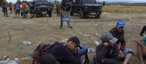 Makedonya sınırında kaçakların Avrupa yürüyüşü - Sputnik Türkiye