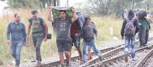 Makedonya sınırında kaçakların Avrupa yürüyüşü - Sputnik Türkiye