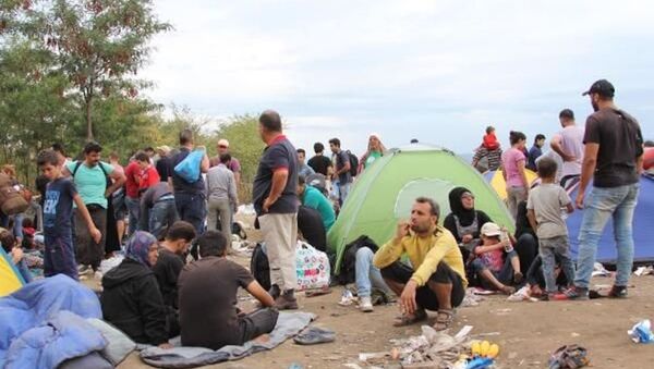 Makedonya sınırında kaçakların Avrupa yürüyüşü - Sputnik Türkiye