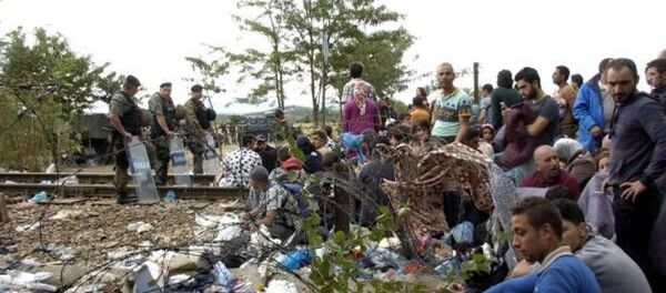 Makedonya sınırında kaçakların Avrupa yürüyüşü - Sputnik Türkiye