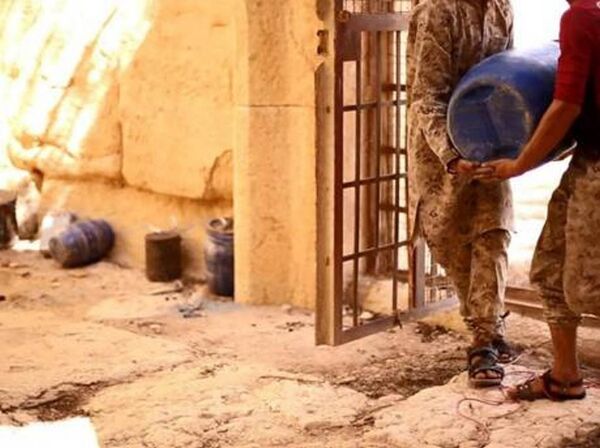 Yayınlananlar arasında tapınağın patlama anının ve enkazının fotoğrafları da bulunuyor. - Sputnik Türkiye