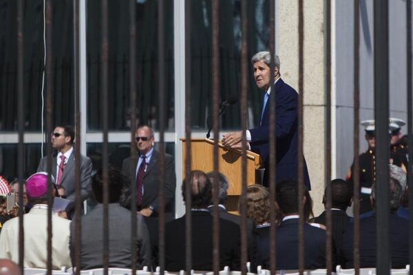 Küba milli marşıyla başlayan törende konuşan ABD Dışişleri Bakanı John Kerry, açılışı “tarihi bir an” olarak nitelendirdi. - Sputnik Türkiye