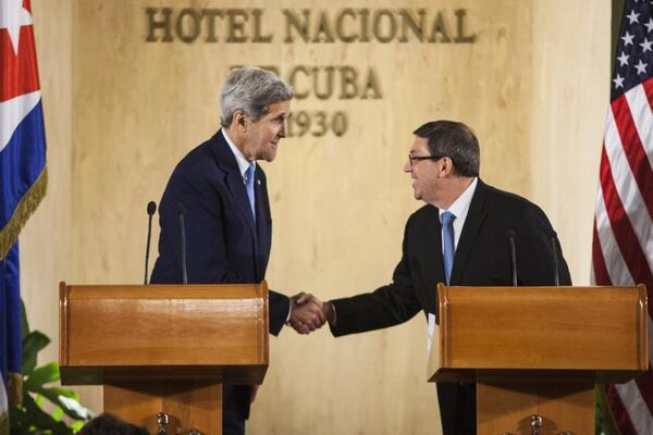 Rodriguez, iki ülke arasındaki ilişkilerin normalleşmesinde somut adımların atılmasının önemine dikkati çekerken, Kerry ile bu konuda bir komite oluşturulması noktasında mutabık kaldıklarını açıkladı. - Sputnik Türkiye