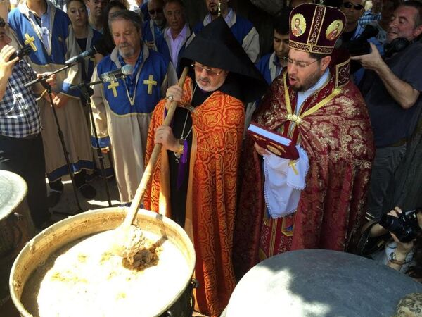 ‘Üzüm Bayramı’, Hatay'ın Samandağ ilçesinde Ermenilerin yaşadığı Vakıflı mahallesinde Meryem Ana Kilisesi'nde kutlandı. - Sputnik Türkiye