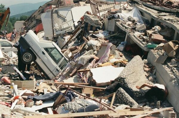 Marmara Depremi, merkez üssü olan Kocaeli'nin Gölcük ilçesinde ağır hasara neden olmuştu. - Sputnik Türkiye