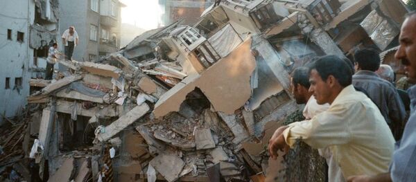 Marmara Depremi’nden en fazla hasar gören bir diğer kent olan Yalova’da resmi rakamlara göre 13 bin 939 bina yerle bir olmuştu. - Sputnik Türkiye